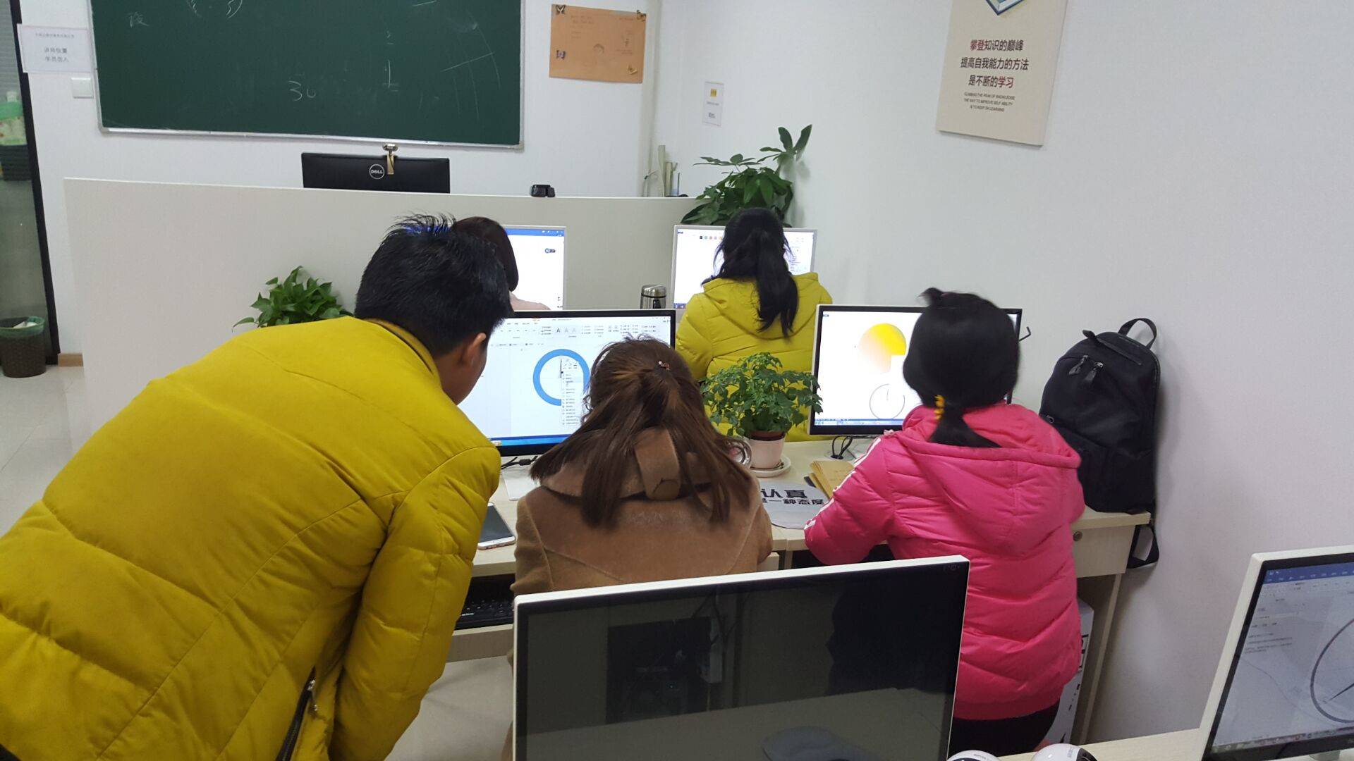 南京江寧學(xué)電腦 技能加學(xué)歷，卓越未來(lái)觸手可及